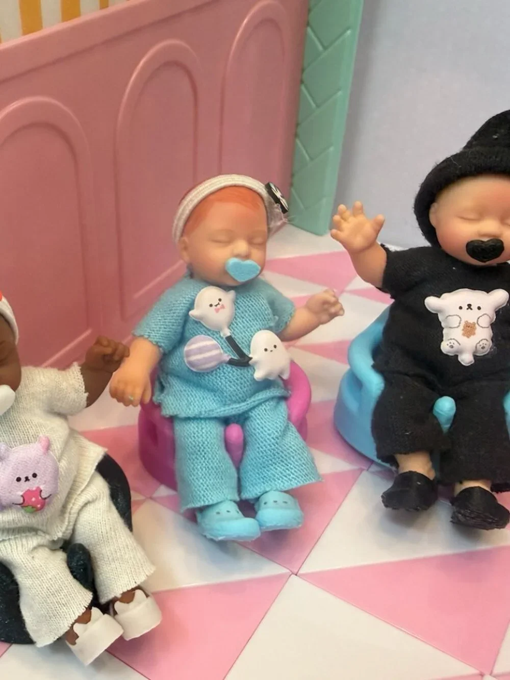 Bumbo Baby Seat for Mini Dolls | Mini ZURU Accessory - Set of 1 Pink Color